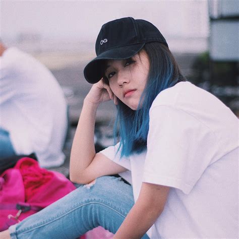 1 female streamer in vietnam. Những lần đổi màu tóc 'nổi bần bật' của Hậu Hoàng - Ngôi sao