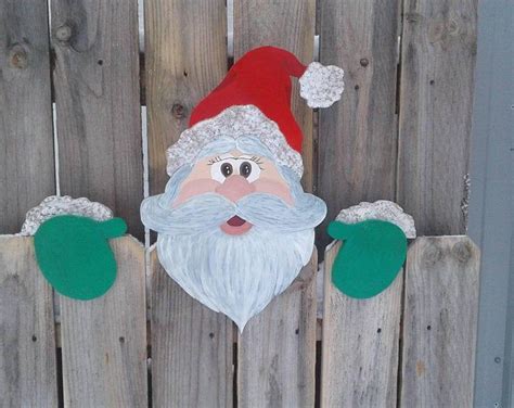 In lieu of the traditional reds and greens of holiday flowers, use bright peacock feathers on your mantel as a statement piece. Tomcat Karlo, cat, fence peeker, fence peeper, fence stool ...