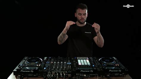 Pioneer Dj Djs 1000 Standalone Sampler Overview Gear4music Youtube