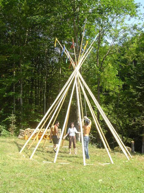 A tipi (also teepee, tepee) is a conical tent originally made of animal skins or birch bark and popularized by the native americans of the great plains. Tipistangen (Tipi Pols) - Zeltwelt