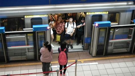 満員電車｢まだ乗れる｣は今後の社会では恥だ 日本の通勤電車は世界でも有数の｢密｣状態だ 通勤電車 東洋経済オンライン