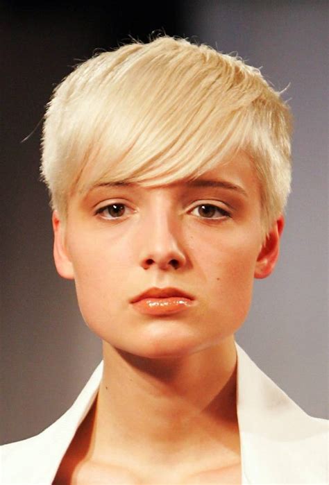 The most suitable style for oval face is a classic shorter cut: Short Hairstyles: Short Hairstyles for Oval Faces