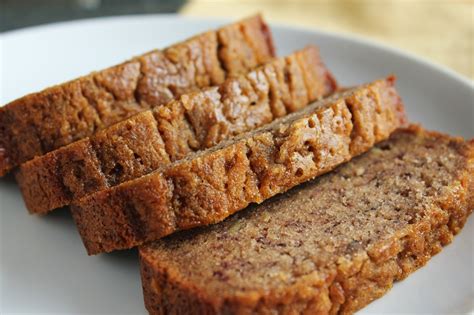 It's filled with chopped pecans and cinnamon and topped pour half the banana mixture into the oil mixture with 1 cup of flour. Easily Adaptable Banana Bread Recipe Recipe - (4/5)