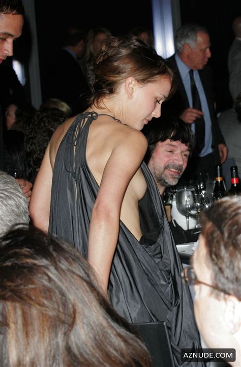 Natalie Portman Sideboob At Downtown Dinner Held In Downtown