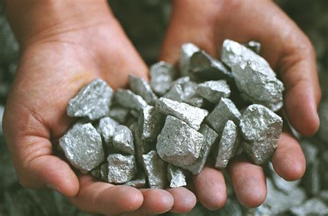 Critical metals are a crucial component in new technologies. LE NIOBIUM, MINERAI RARE ET STRATÉGIQUE, PLUS CHER QUE LE ...
