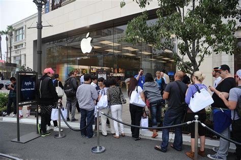 Pasadena Apple Store Outrage Grows Over Using Homeless To Buy Iphones