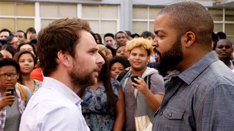 The film stars ice cube, charlie day, tracy morgan, jillian bell, dean norris, christina hendricks, kumail nanjiani, and dennis haysbert. Review: Ice Cube and Charlie Day Face Off in 'Fist Fight ...