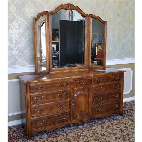 Ethan allen country french bedroom furniture. Ethan Allen French Country Bedroom Triple Dresser & Tri ...