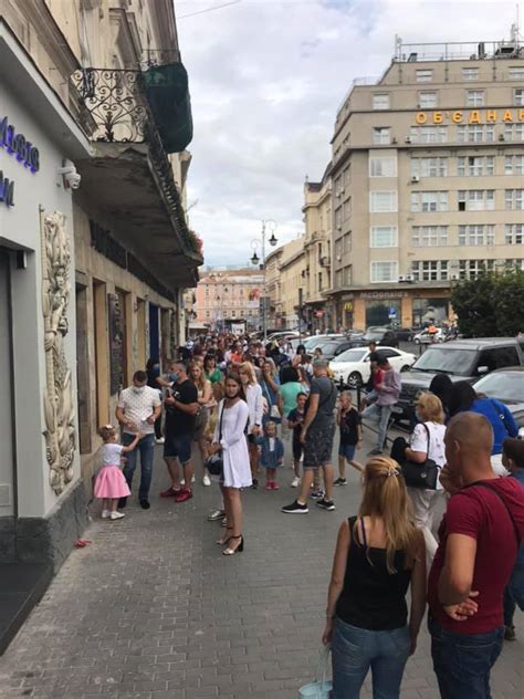 Океанаріум львів дарує шанс виграти два сертифікати на відвідування океанаріуму. На проспекті Шевченка помітили довжелезну чергу: фото ...