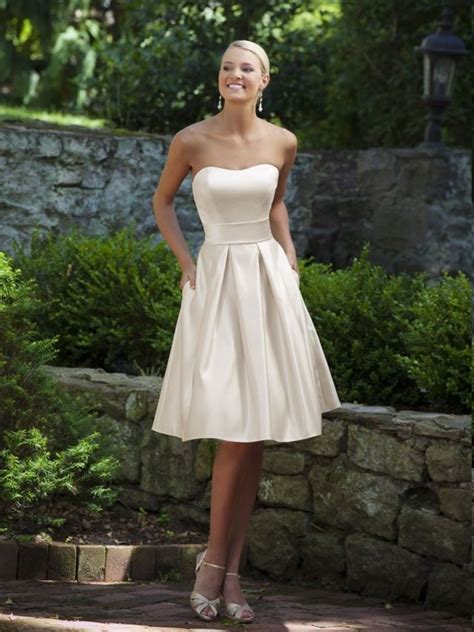 Hochzeitskleid kurz weißboho hochzeitskleid kaufen. 20 elegante trägerlose Brautkleider für eine Traumhochzeit