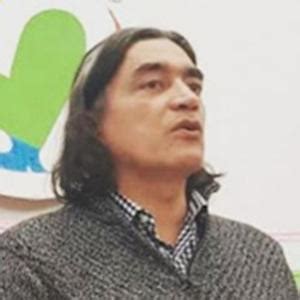 Como embaucador y exhibicionista en las redes, describe díaz a gustavo. Gustavo Bolívar - Bio, Facts, Family | Famous Birthdays