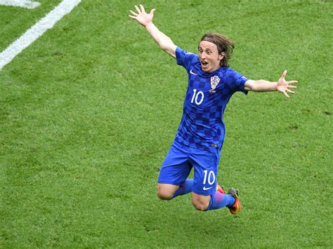 If modric was a joy to watch perisic, josko gvardiol and bruno petkovic also seemed to belong in a different stratosphere at times. Modrics Kunstschuss, Corlukas Turban, Tufans Haare - kicker
