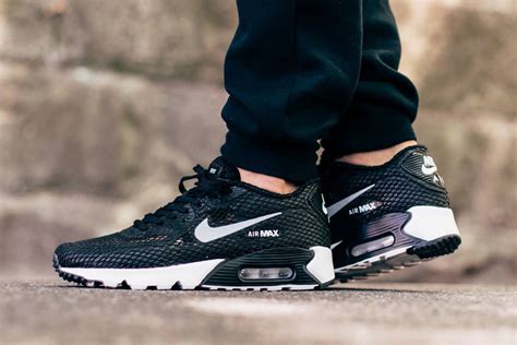 An On Foot Look At The Nike Air Max 90 Ultra Breeze