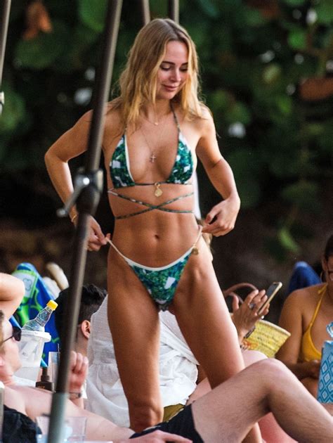Kimberley Garner Clicked In A Green White Patterned Bikini At A Beach In Barbados Dec