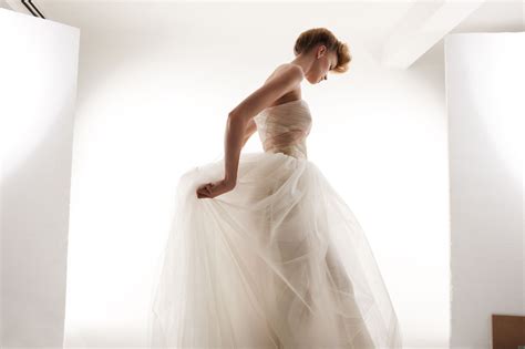 Es ist ein erfolgreiches in brautkleidern gemacht. Romantic wedding dress by ambacherVIDIC - Ball gown Tulle ...