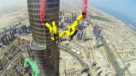 2700 Feet Pair Of Base Jumpers Plummet Off The Worlds Tallest