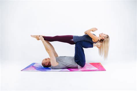 акройога йога в парах парная йога йога доверия контактная йога Acroyoga Couple Yoga Yoga In