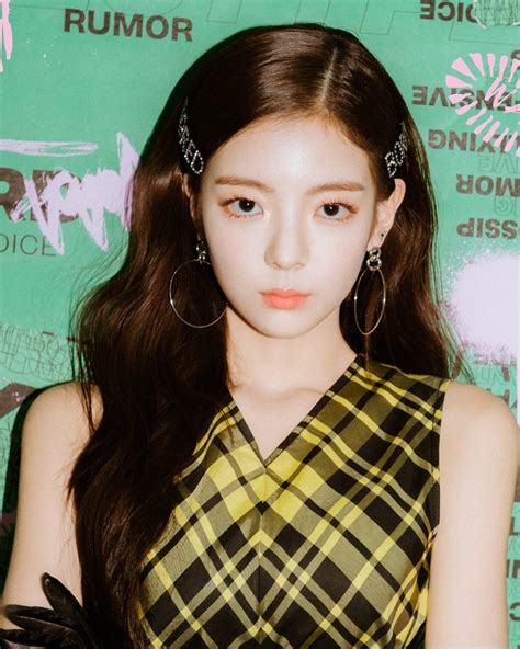 Lia was born on born on july 21, 2000, lia hails from south korea. ITZY(있지) 리아(Lia) 2번째 미니앨범 'IT'z ME' 티저 이미지 고화질 ...