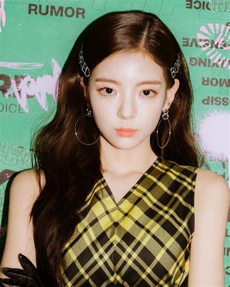 Main rapper, lead dancer, sub vocalist, center. ITZY(있지) 리아(Lia) 2번째 미니앨범 'IT'z ME' 티저 이미지 고화질 ...