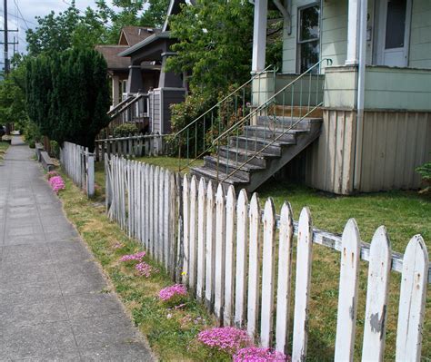 File:Classic Picket Fence.JPG - Wikipedia, the free encyclopedia