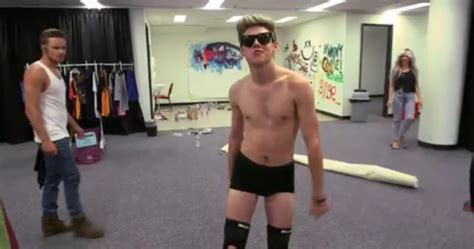 The Stars Come Out To Play Niall Horan New Shirtless Video Pics