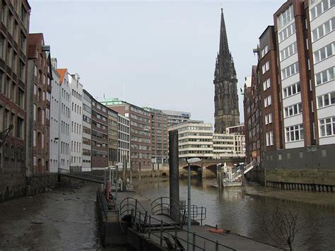 Hier schwankt der wasserpegel zwischen ebbe und flut an manchen tagen um mehr als 16 meter. Urlaub Gezeiten Hamburg: Sehenswürdigkeiten ...