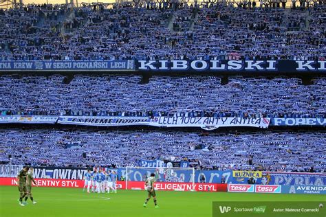 Especially for all our fans we have introduced a number of conveniences which will enable you to remain up to date with all news, at all times and everywhere! Kibice na meczu Lech Poznań - Legia Warszawa (galeria ...