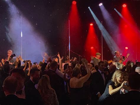 Sir alex ferguson has wished ryan giggs good luck ahead of wales' euro 2020 qualifier tonight. Sir Alex Ferguson Gala Dinner - The Proclaimers Official