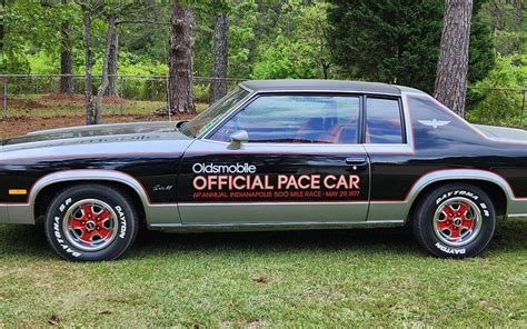 1977 Oldsmobile Delta 88 Pace Car Side Barn Finds