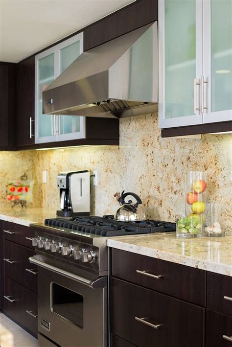 We love the way this kitchen opens up to the outside and makes a photo by kihini kitchen studio. Installing a granite backsplash - a good or a bad idea?