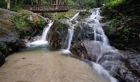 There was a stall by the entrance where you could buy drinks and packed food. 5 Delightful Waterfalls Within an Hour of KL - ExpatGo