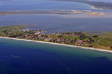 Im idyllischen kloster auf der reizvollen insel hiddensee. File:Hiddensee, Vitte (2011-05-21).JPG