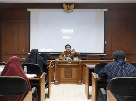Berikut dikongsikan senarai universiti awam (ipta) yang terkini di malaysia. Isu Terkini Penelitian Di Bidang Keuangan Mikro Syariah ...