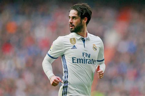 Isco comenzó su carrera como mediapunta o como segunda punta: The Time Is Right For Isco To Leave Real Madrid | Football ...