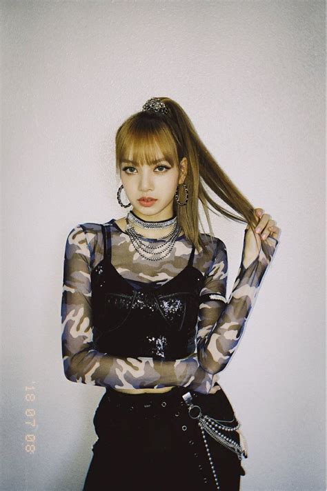 12 Times Blackpinks Lisa Slayed In The Prettiest Stage Outfits Koreaboo