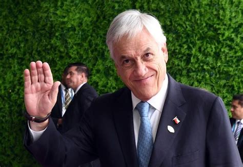 Presidente piñera presenta nuevo sistema satelital. Presidente Piñera: En mi tiempo una patada en el traste ...