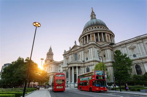 Londres possui algumas das construções mais emblemáticas do mundo. © Sylvain Sonnet/Getty Images Catedral St Paul, Inglaterra ...