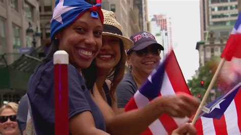 Miles De Personas Participan En El Tradicional Desfile Puertorriqueño
