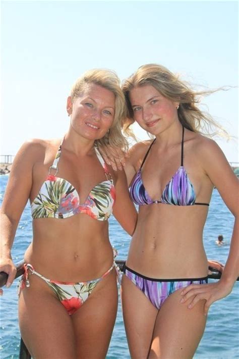 Bikini Mom N Daughter Mom Bikini Bikinis Curvy Girl Outfits