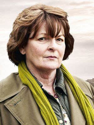 Retrouvez les replays de france 3 de vos programmes (films, séries tv,.) et émissions préférées et les meilleures vidéos de france 3 Replay TV France en 2020 | Capitaine marleau, Ingrid, Channel