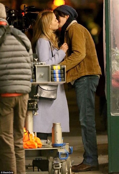 Willa Fitzgerald And Ansel Elgort Seen On The Goldfinch Set Daily Mail