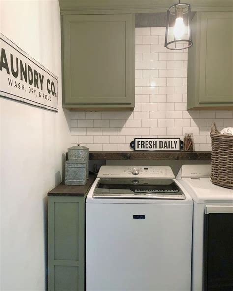Beautiful small laundry room ideas with top loading washer // If your house isn't honored
