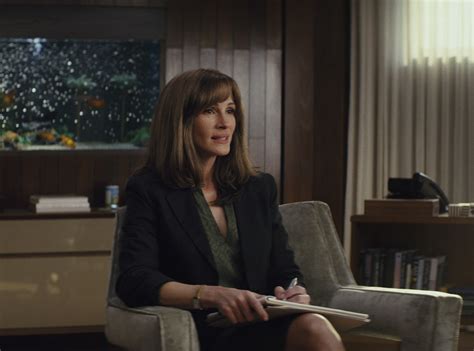 Julia Roberts Is Wigging Out In The Homecoming Trailer E Online Au
