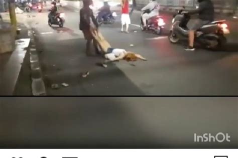 Foto Viral Video Perempuan Tergeletak Di Tengah Jalan Pasar Minggu