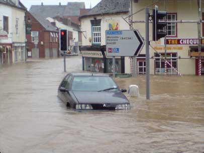 BBC Hereford And Worcester In Pictures Floods In Evesham July 2007