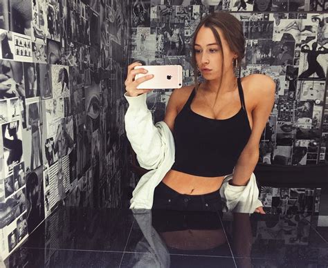 Elsie Hewitt Sexy Busty Model Page Of Fapdungeon