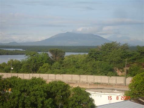 El puerto de san lorenzo, que se encuentra aledaño a la ciudad y que forma parte del mismo municipio es el puerto más importante de honduras en los atardeceres en el golfo de fonseca son espectaculares, así que le recomendamos que si ha tenido la oportunidad de conocer las playas del. SAN LORENZO, HONDURAS | Vista de isla de amapala desde san ...