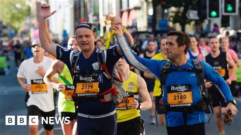 Running Blind How Do You Run The London Marathon Without Sight Bbc News