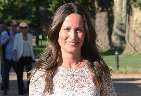 Heres Your First Look At Pippa Middletons Gorgeous Wedding Dress Pippa Middleton Gorgeous