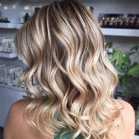 By adding contrasting lowlights to bright blonde hair, you can create waves of lightness and darkness. The 16 Blonde Hair With Lowlight Looks To Try This Year ...